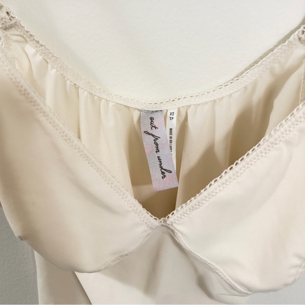 Out From Under “Je T’aime” Cropped Cami – Urban Outfitters size XS - Picture 3 of 4
